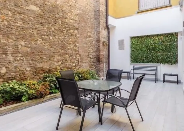 Dimora Santo Stefano: Ampia, Con Giardino Privato 公寓 *