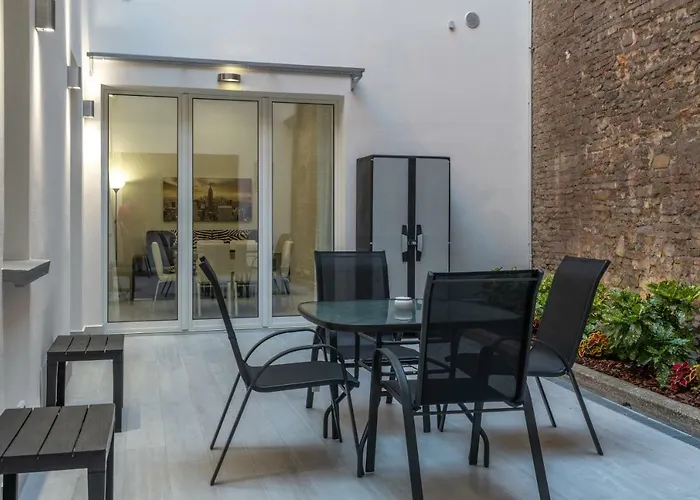 公寓 Dimora Santo Stefano: Ampia, Con Giardino Privato