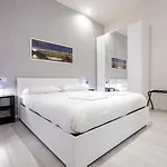 Dimora Santo Stefano: Ampia, Con Giardino Privato דירה