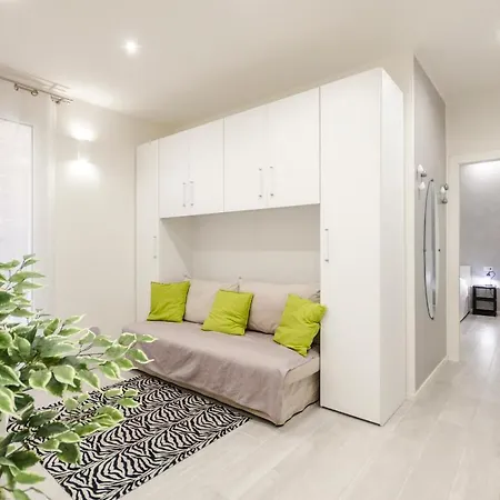 Dimora Santo Stefano: Ampia, Con Giardino Privato Apartment *