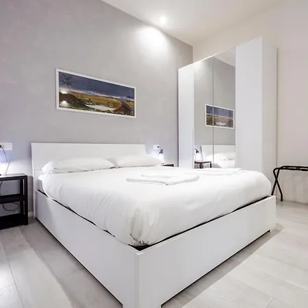 Dimora Santo Stefano: Ampia, Con Giardino Privato Apartment