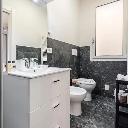 Apartment Dimora Santo Stefano: Ampia, Con Giardino Privato Bologna