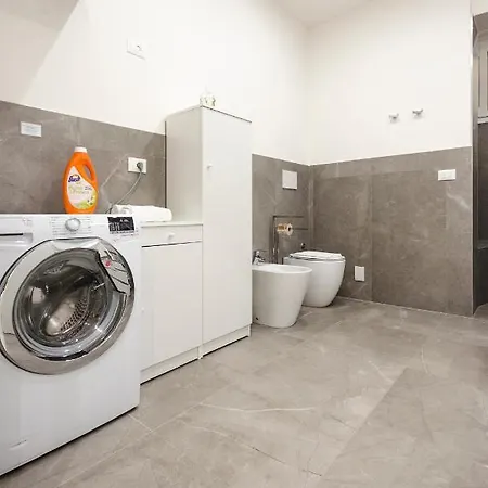 Dimora Santo Stefano: Ampia, Con Giardino Privato Apartment *