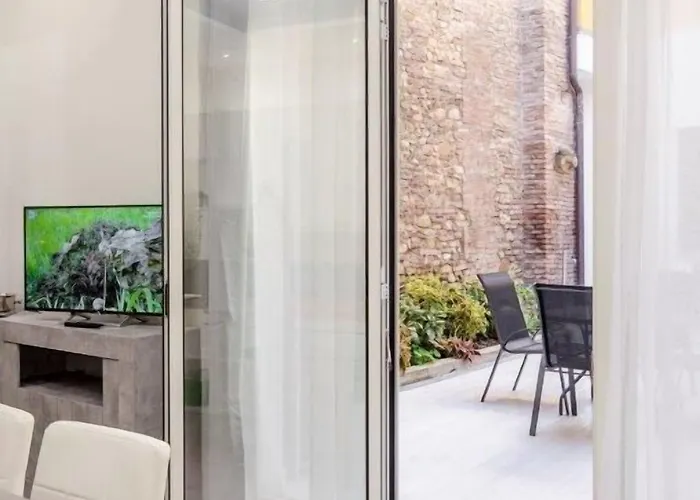 Dimora Santo Stefano: Ampia, Con Giardino Privato *