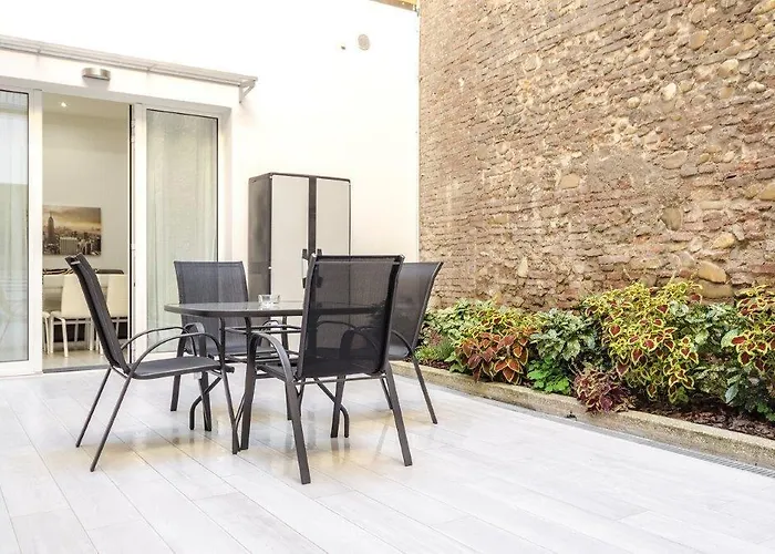 Dimora Santo Stefano: Ampia, Con Giardino Privato 아파트 *