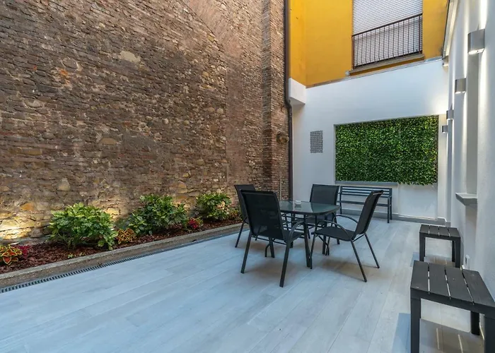 Dimora Santo Stefano: Ampia, Con Giardino Privato 아파트 볼로냐