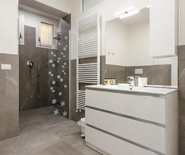 Dimora Santo Stefano: Ampia, Con Giardino Privato Lejlighed