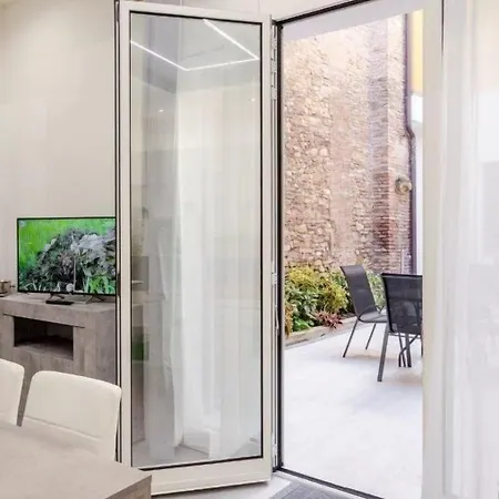 Dimora Santo Stefano: Ampia, Con Giardino Privato *