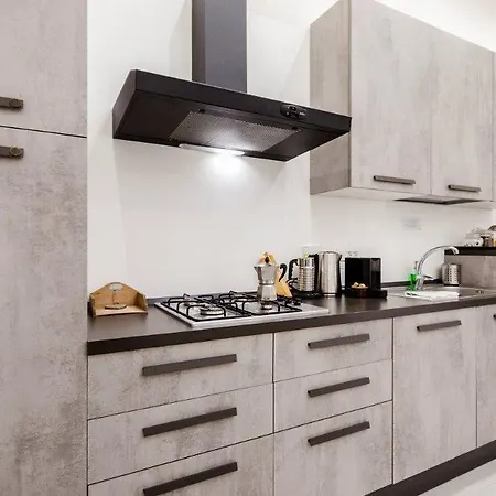 Apartment Dimora Santo Stefano: Ampia, Con Giardino Privato Bologna