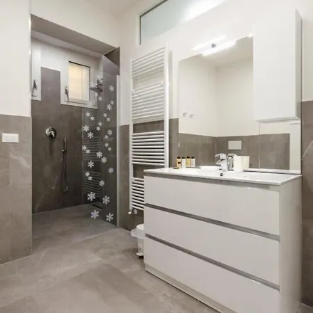 Dimora Santo Stefano: Ampia, Con Giardino Privato