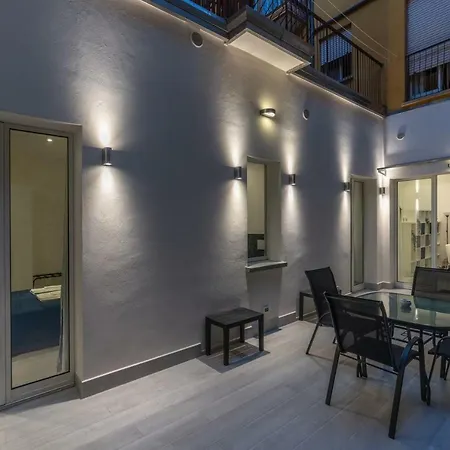 Apartment Dimora Santo Stefano: Ampia, Con Giardino Privato Bologna