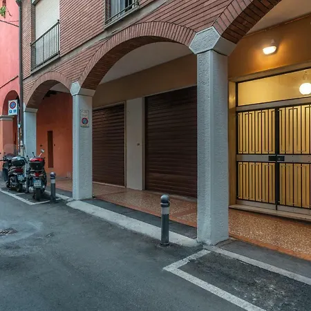 Dimora Santo Stefano: Ampia, Con Giardino Privato Apartman Bologna