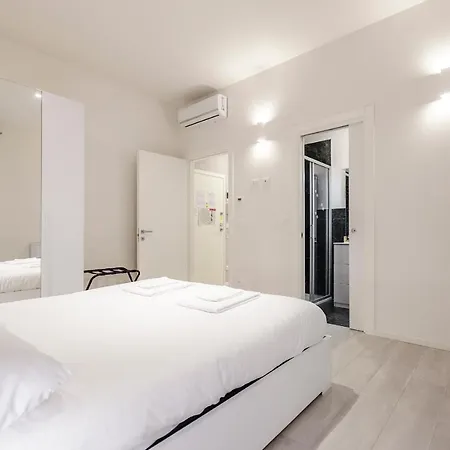 Dimora Santo Stefano: Ampia, Con Giardino Privato Apartment *