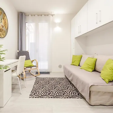 Apartment Dimora Santo Stefano: Ampia, Con Giardino Privato