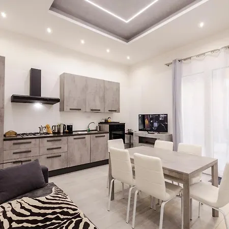 Apartment Dimora Santo Stefano: Ampia, Con Giardino Privato Bologna