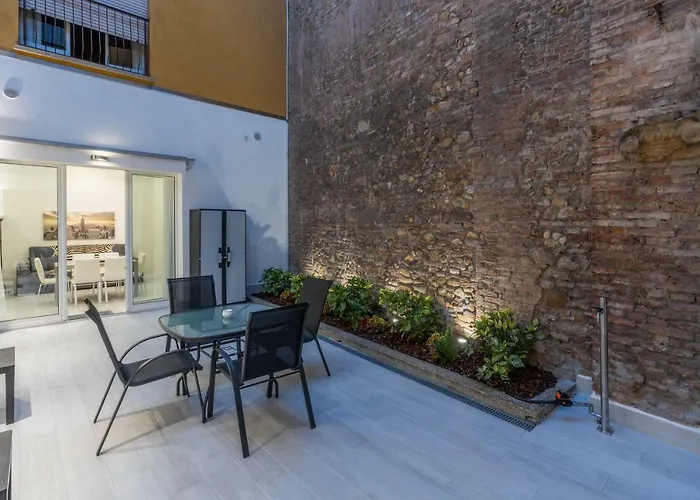 Dimora Santo Stefano: Ampia, Con Giardino Privato