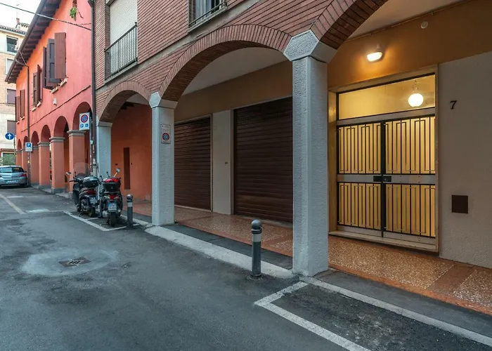 Dimora Santo Stefano: Ampia, Con Giardino Privato Apartment Bologna