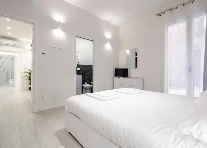Apartment Dimora Santo Stefano: Ampia, Con Giardino Privato *