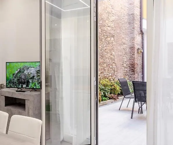 Dimora Santo Stefano: Ampia, Con Giardino Privato * Bologna