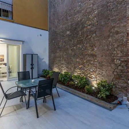 Dimora Santo Stefano: Ampia, Con Giardino Privato